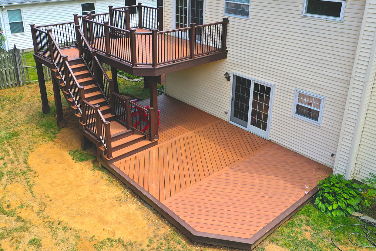 Bi-level deck